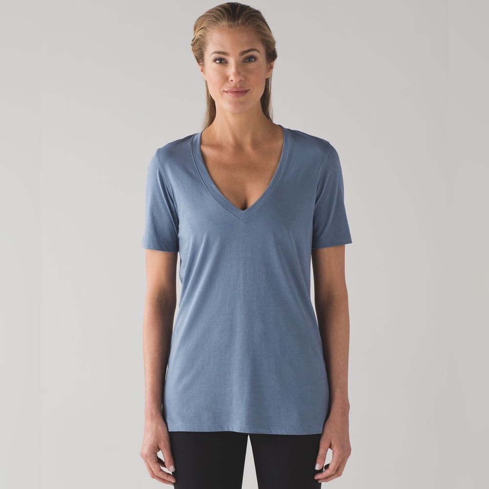 Lululemon Love Tee IV Blue Denim Womens Size 6